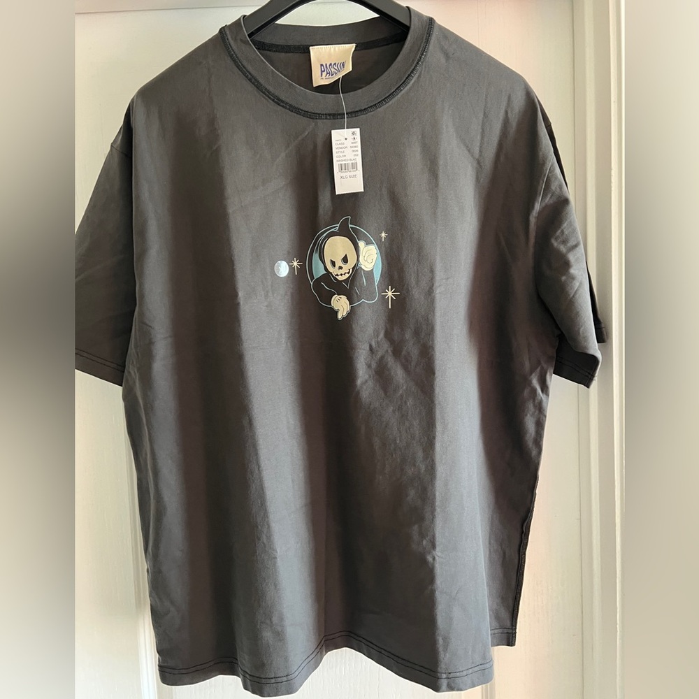 PacSun Gray graphic T-Shirt with Skull Design size XL